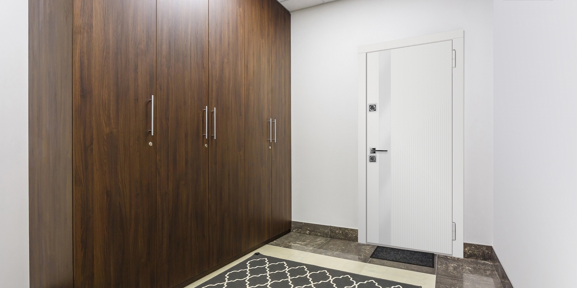 Современная модель с зеркалом