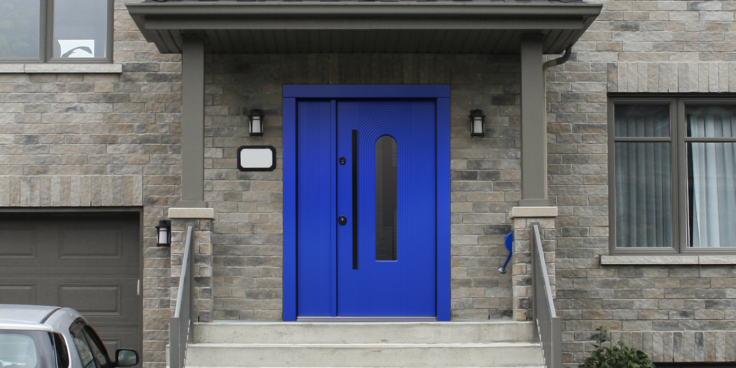 Синяя входная дверь для широкого проема