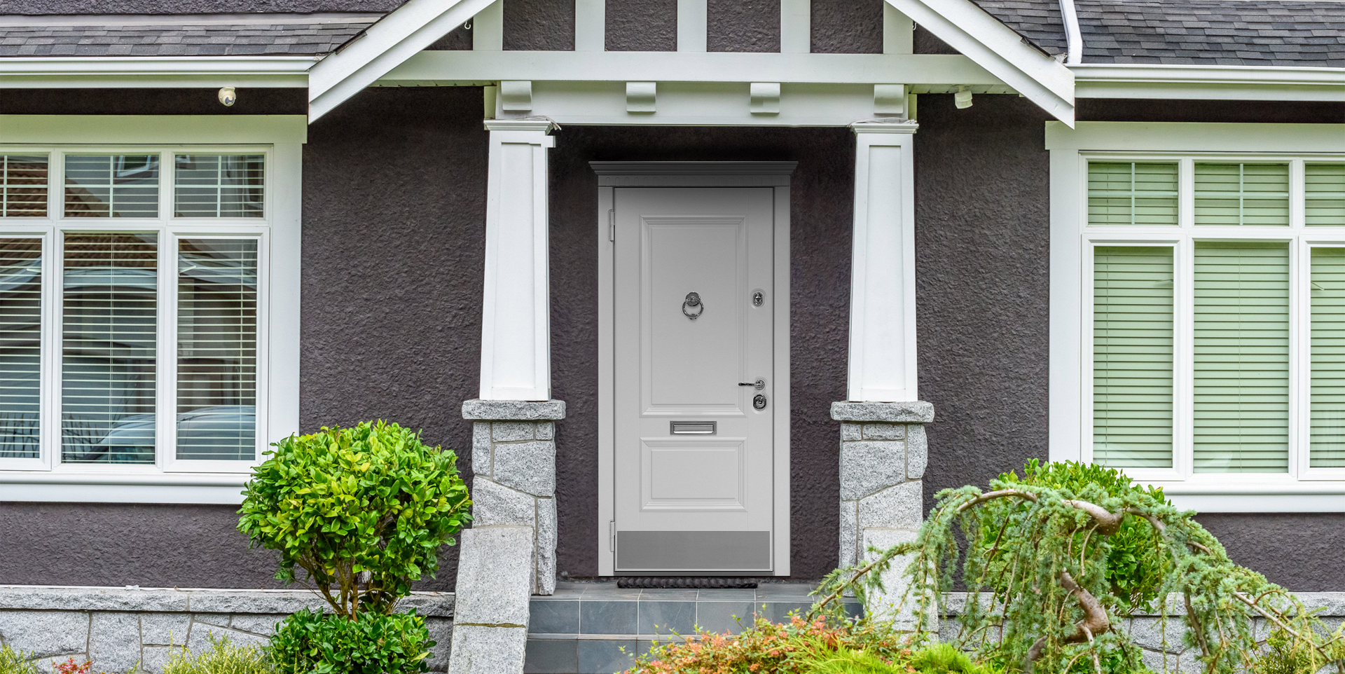 Входная дверь с почтовым ящиком