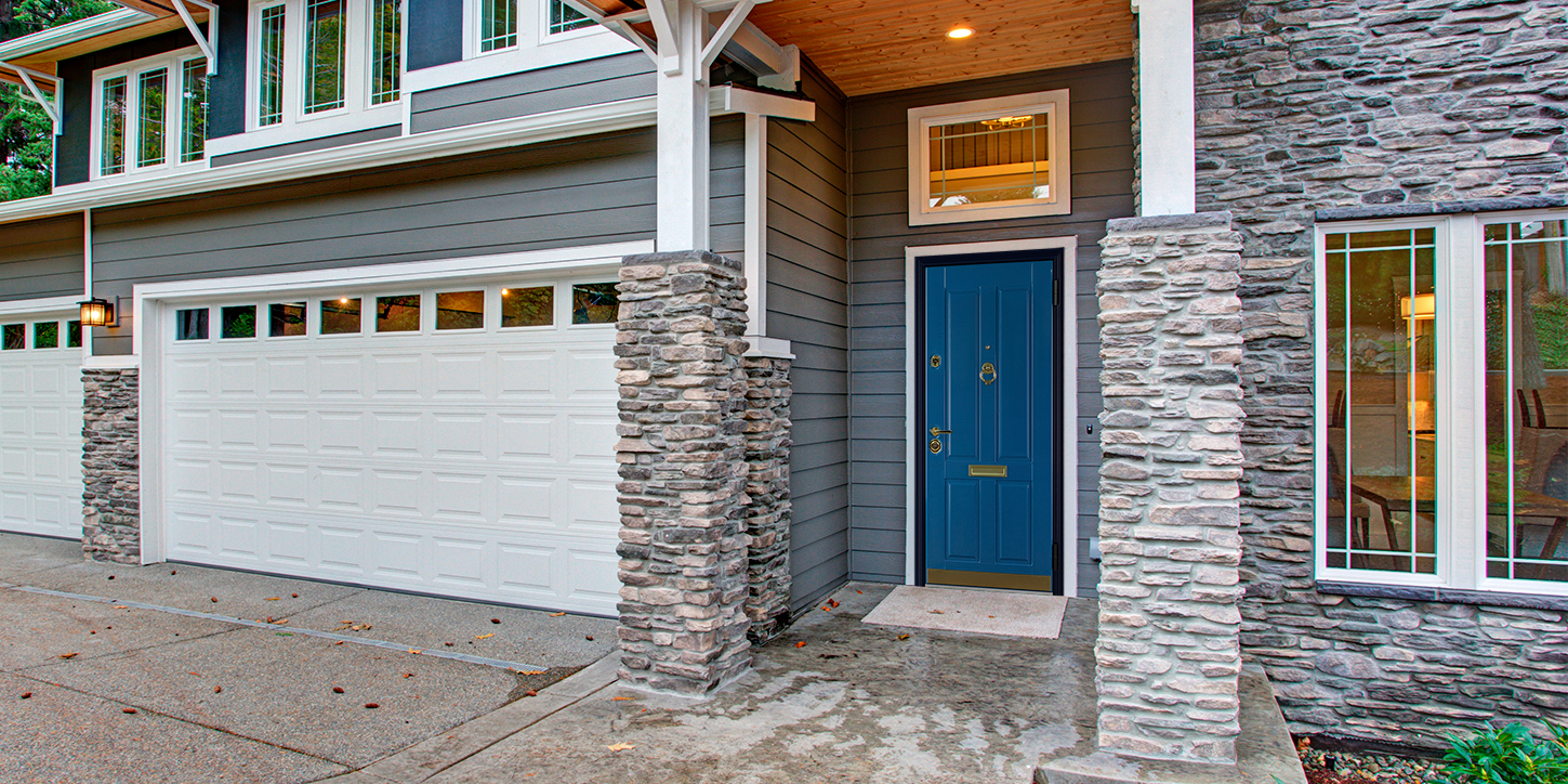 Яркая модель со стучалом