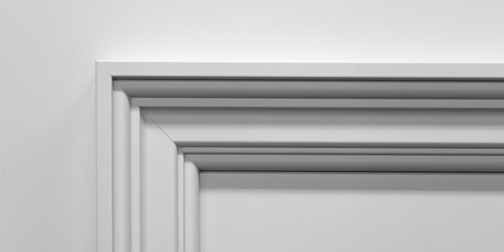 Багеты на полотне двери