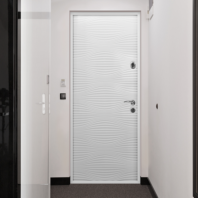 Входная дверь в квартиру с современной фрезеровкой | Модель «Вирал V» - Стальная линия