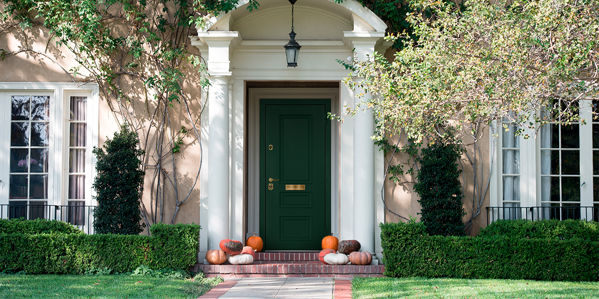 Зеленая входная дверь