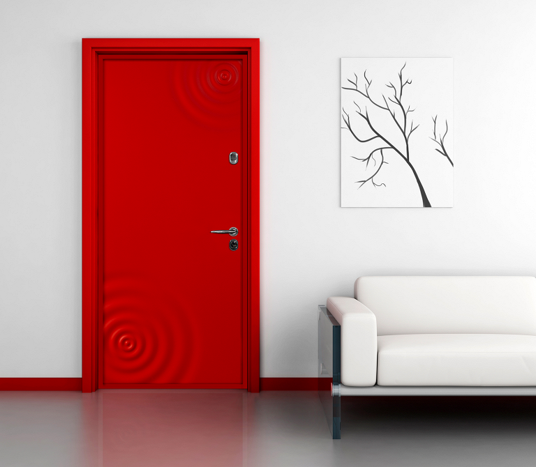 Красная дверь в квартиру