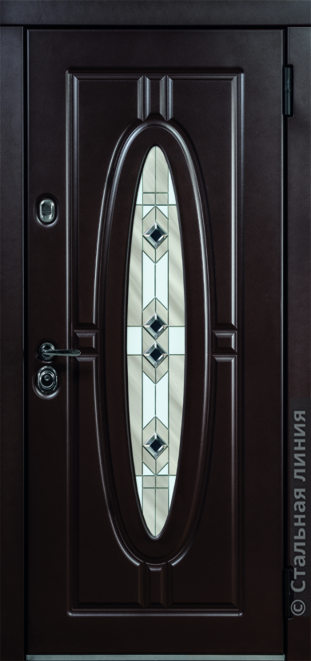 Входная дверь с витражом темного цвета оформлена монохромной овальной стеклянной вставкой.