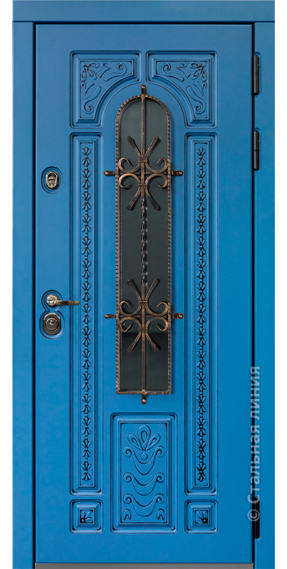 Синяя входная дверь