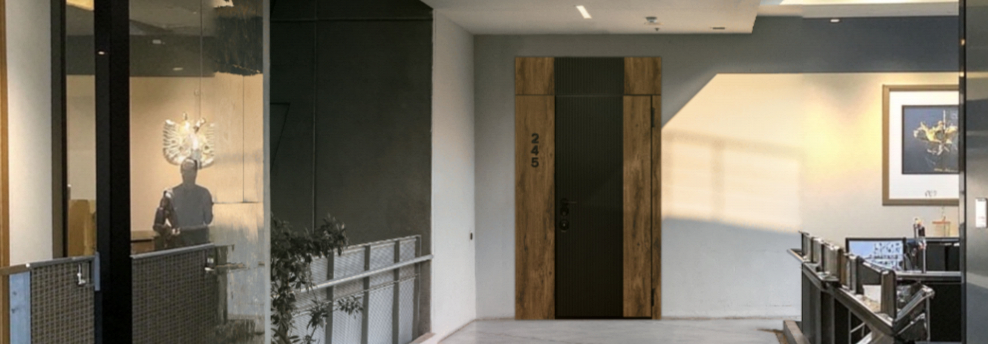 Входные металлические двери на заказ гармонируют с интерьером, оформленным в современном стиле.