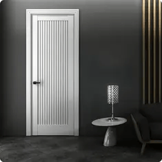 Межкомнатные царговые двери белого цвета с вертикальными линиями в современном интерьере.