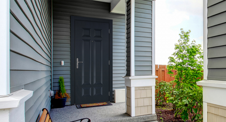 Входная теплая дверь в дом с багетами | Серия «Хаски», модель «Юкон» — Стальная линия