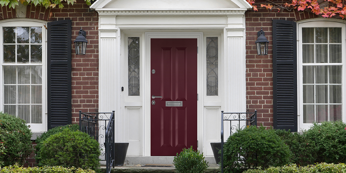 Входная дверь цвета марсала