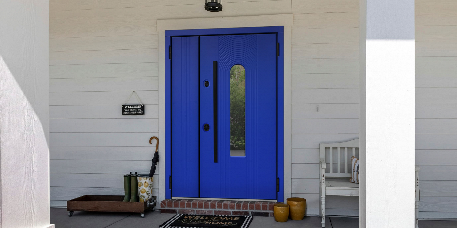 Яркая дверь для широкого проема