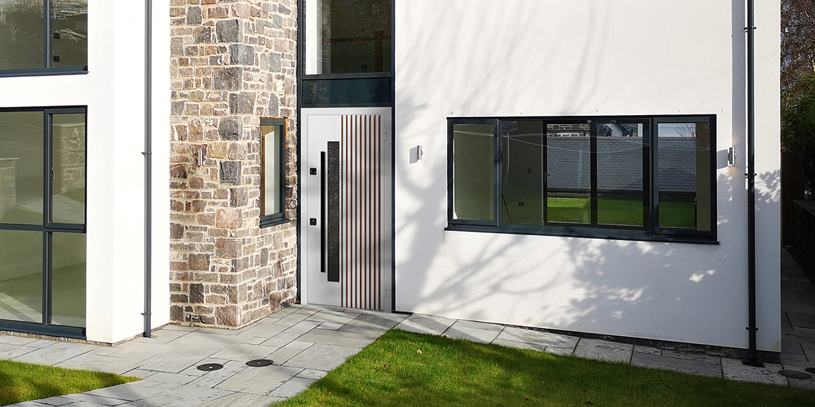 Модель «Престон»&nbsp;—&nbsp;входная дверь в дом с комбинированной наружной отделкой
