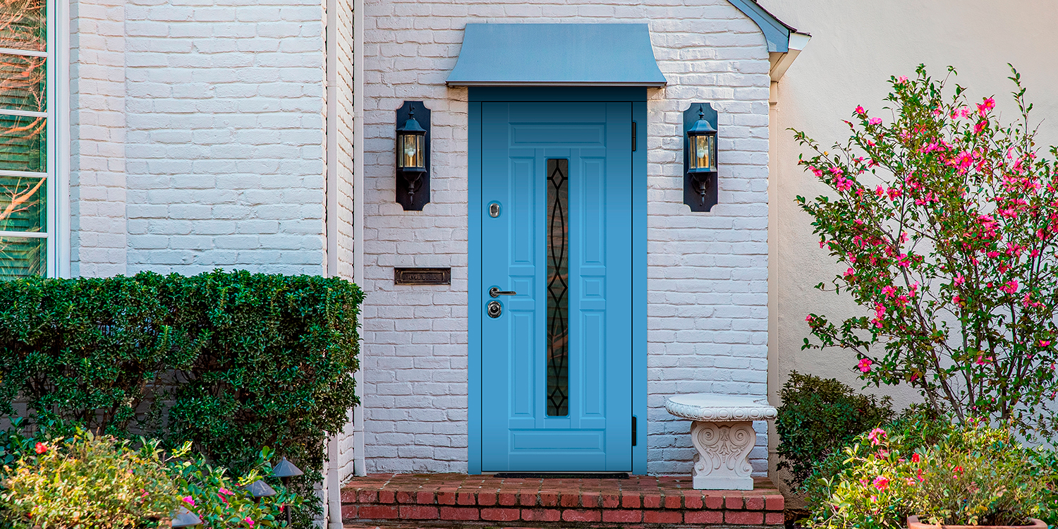 Голубая входная дверь в дом