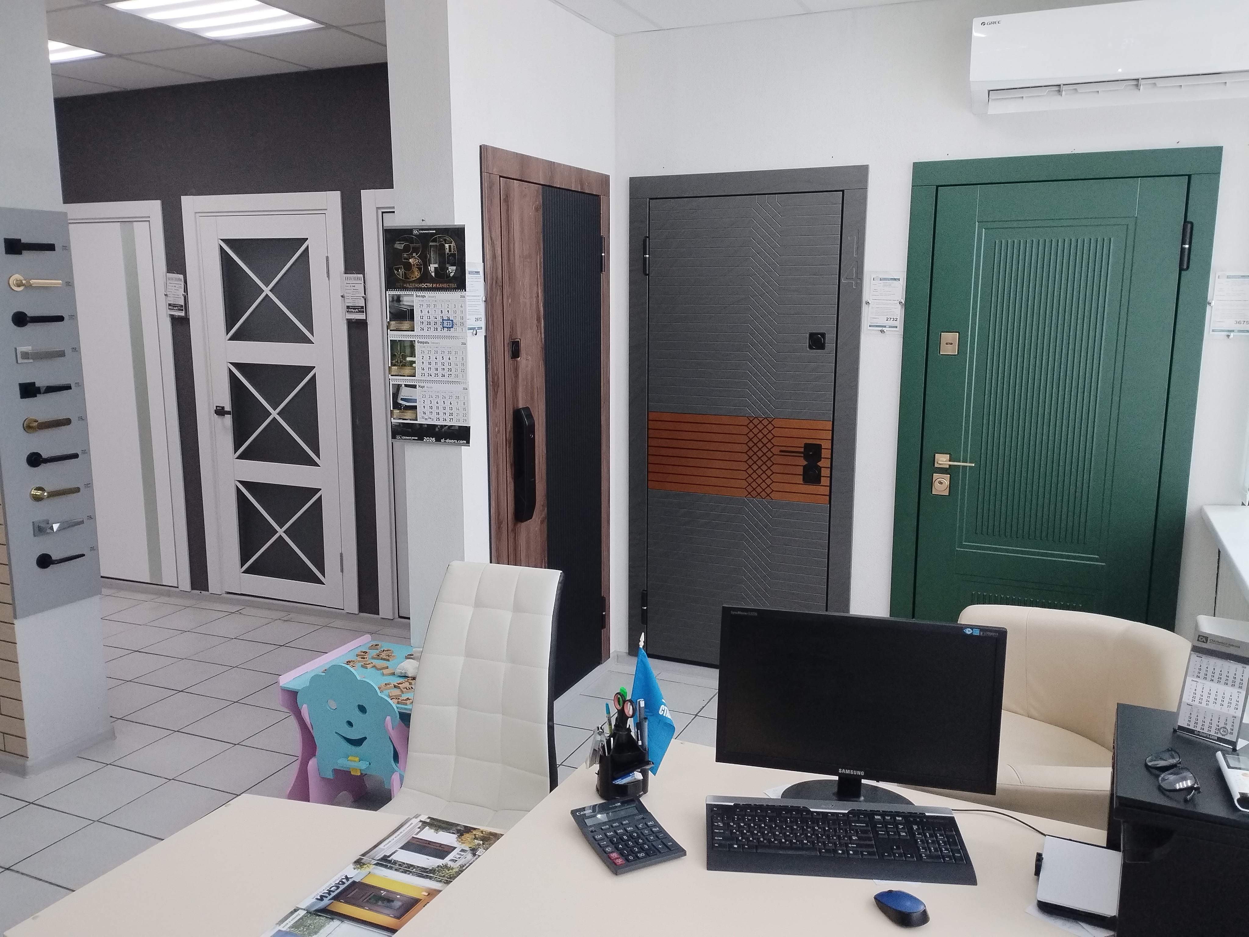 «Стальная линия» = пл. М.Горького, 1/3